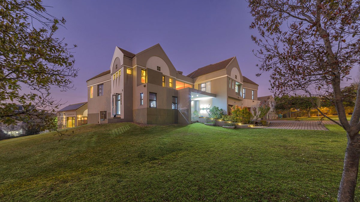 You are currently viewing Twilight Photography in Real Estate: Creating Captivating Dusk Shots